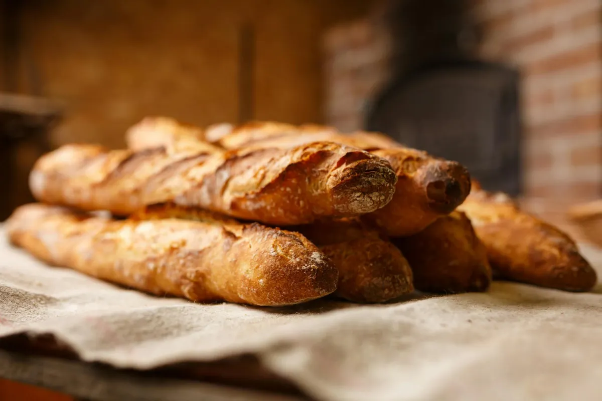 French bakers make world’s longest baguette give part to homeless people